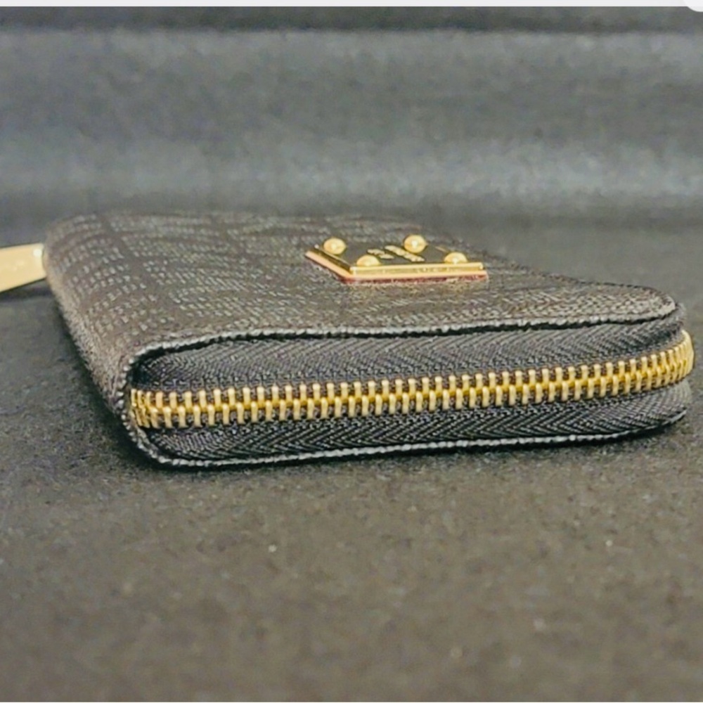 Michael Kors Jet Set Continental Wallet with Gold Accents EUC - Picture 3 of 11